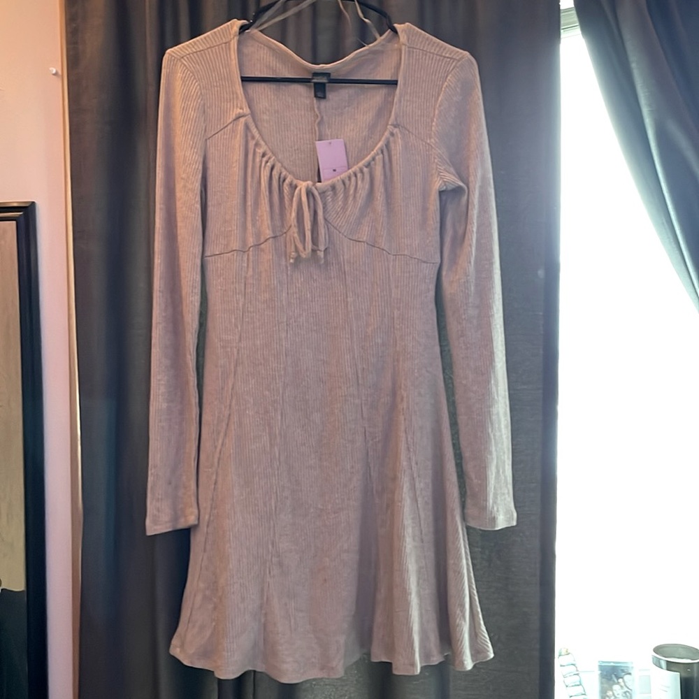 Long sleeves cream color with sparkles little bow in the front